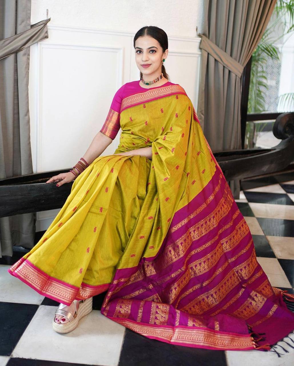 Royal Olive Green Silk Saree with Pink Contrast Zari Pallu | Premium Wedding & Festive Wear