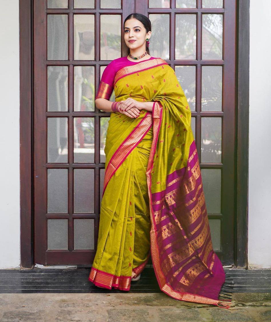 Royal Olive Green Silk Saree with Pink Contrast Zari Pallu | Premium Wedding & Festive Wear