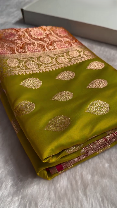 Mehendi Green Banarasi Silk Saree – Dual-Tone Zari Weave & Grand Floral Border