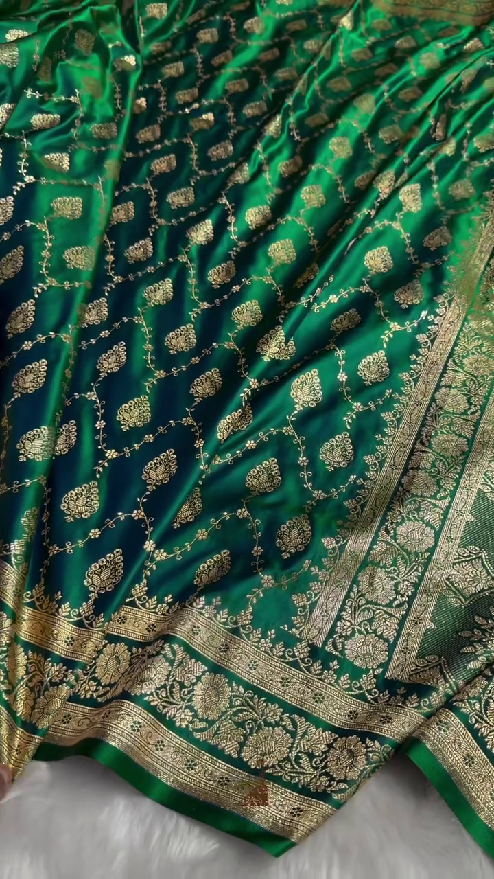 Emerald Green Banarasi Silk Saree – All-Over Zari Jaal & Leaf Motif Weave